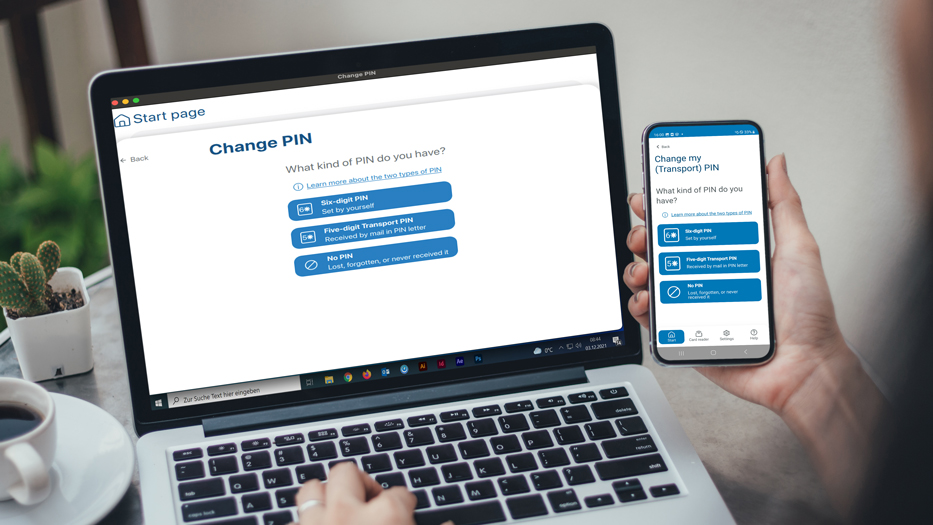 Laptop and smartphone with AusweisApp2 open at pin management